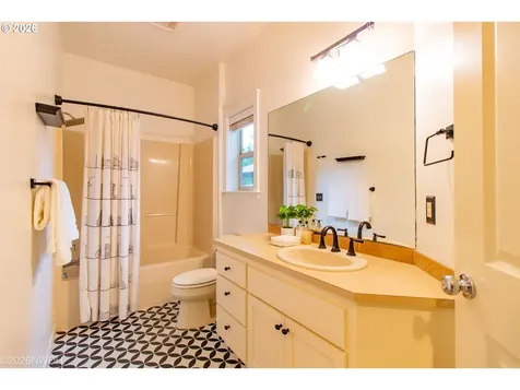 2225 Avengale Drive Eugene OR 97408