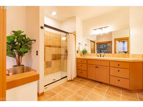 2225 Avengale Drive Eugene OR 97408