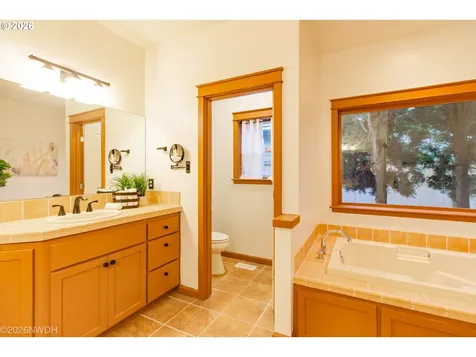 2225 Avengale Drive Eugene OR 97408