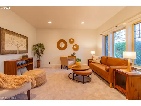 2225 Avengale Drive Eugene OR 97408