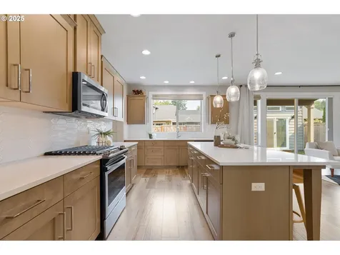 1652 N Sweetgum Street Canby OR 97013