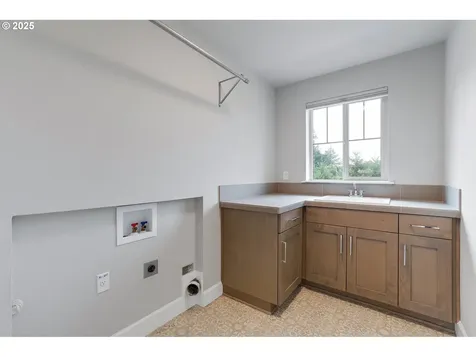 1652 N Sweetgum Street Canby OR 97013
