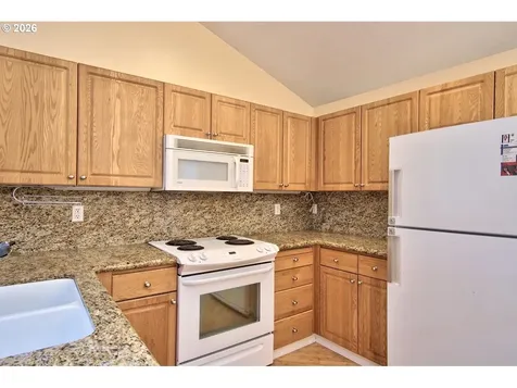 302 NW Sadie Court Hillsboro OR 97124