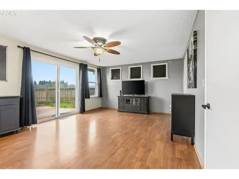 1122 SE Fir Grove Loop Hillsboro OR 97123