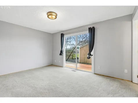 1122 SE Fir Grove Loop Hillsboro OR 97123