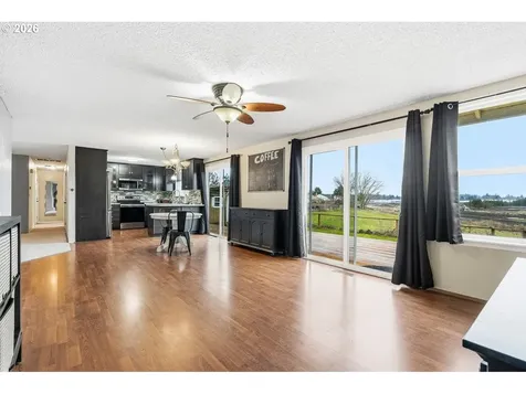 1122 SE Fir Grove Loop Hillsboro OR 97123