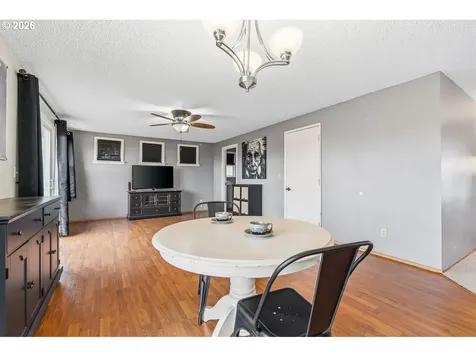 1122 SE Fir Grove Loop Hillsboro OR 97123