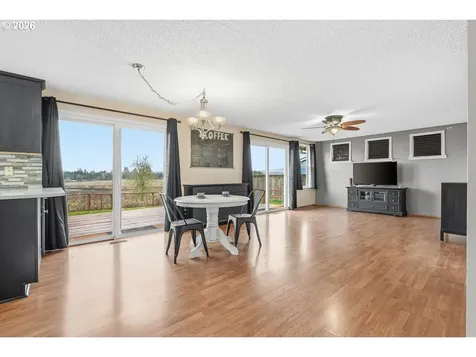 1122 SE Fir Grove Loop Hillsboro OR 97123