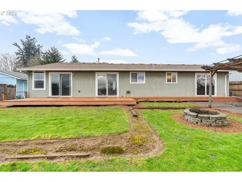 1122 SE Fir Grove Loop Hillsboro OR 97123