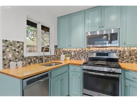 8270 N Washburne Avenue Portland OR 97217