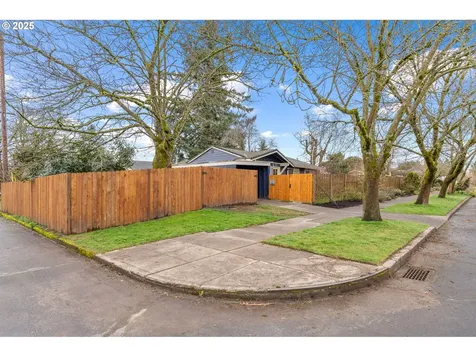 8270 N Washburne Avenue Portland OR 97217