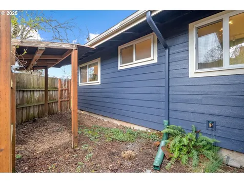 8270 N Washburne Avenue Portland OR 97217