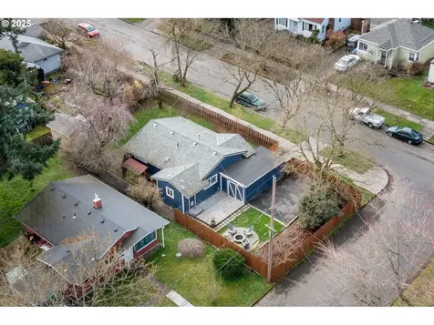 8270 N Washburne Avenue Portland OR 97217