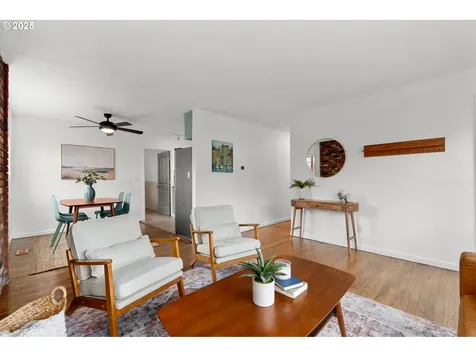 8270 N Washburne Avenue Portland OR 97217
