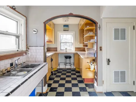 4815 N Commercial Avenue Portland OR 97217