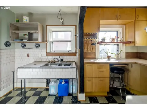 4815 N Commercial Avenue Portland OR 97217