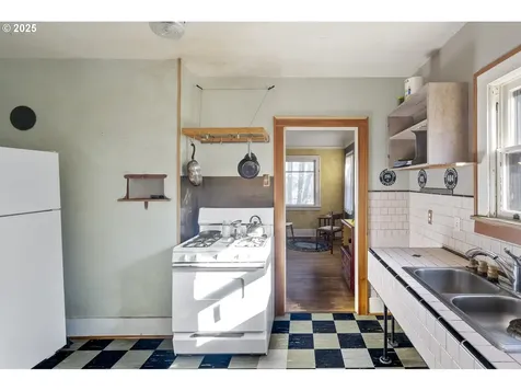 4815 N Commercial Avenue Portland OR 97217