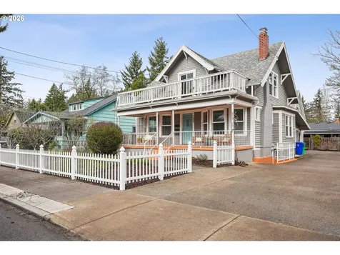 7427 SE Woodstock Boulevard Portland OR 97206
