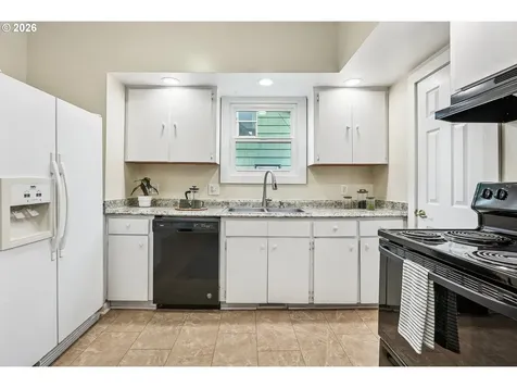 7427 SE Woodstock Boulevard Portland OR 97206