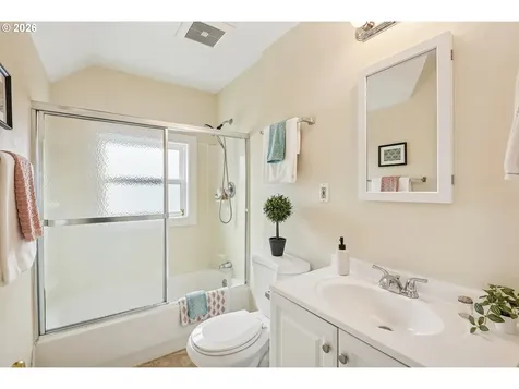 7427 SE Woodstock Boulevard Portland OR 97206