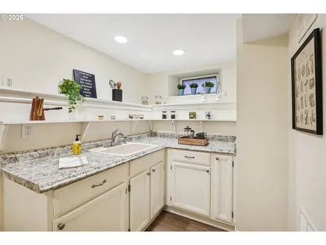 7427 SE Woodstock Boulevard Portland OR 97206