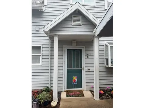 7427 SE Woodstock Boulevard Portland OR 97206