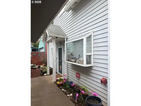 7427 SE Woodstock Boulevard Portland OR 97206