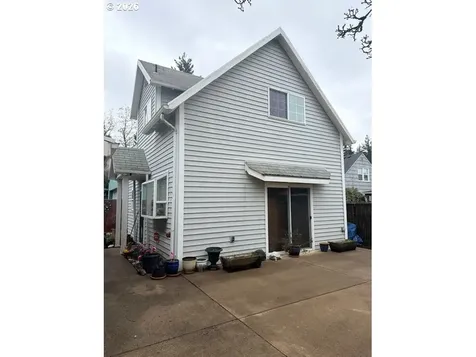 7427 SE Woodstock Boulevard Portland OR 97206