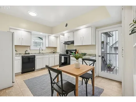 7427 SE Woodstock Boulevard Portland OR 97206