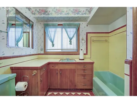 6420 NE 41st Avenue Portland OR 97211