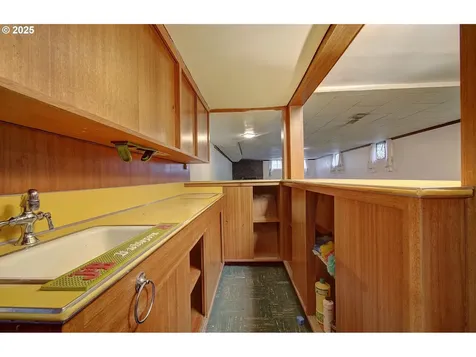 6420 NE 41st Avenue Portland OR 97211