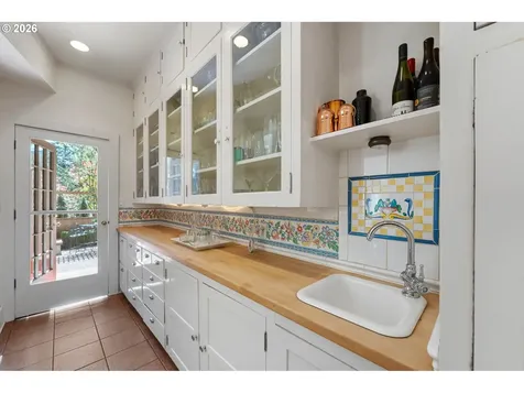 3574 E Burnside Street Portland OR 97214