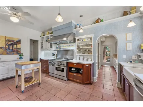 3574 E Burnside Street Portland OR 97214