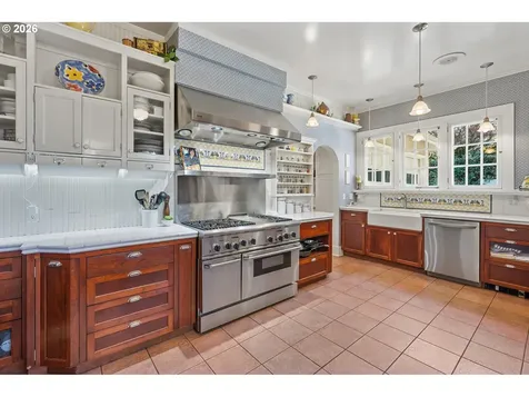 3574 E Burnside Street Portland OR 97214