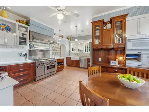3574 E Burnside Street Portland OR 97214