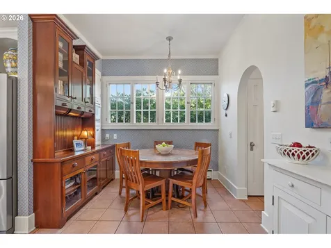 3574 E Burnside Street Portland OR 97214