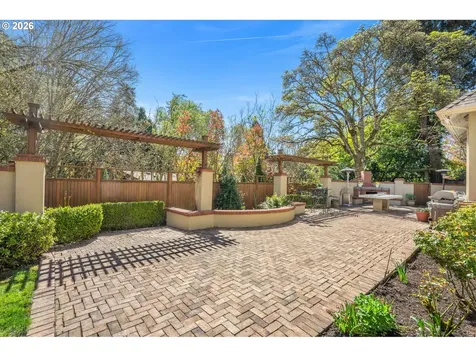 3574 E Burnside Street Portland OR 97214
