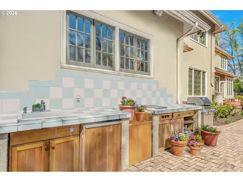 3574 E Burnside Street Portland OR 97214