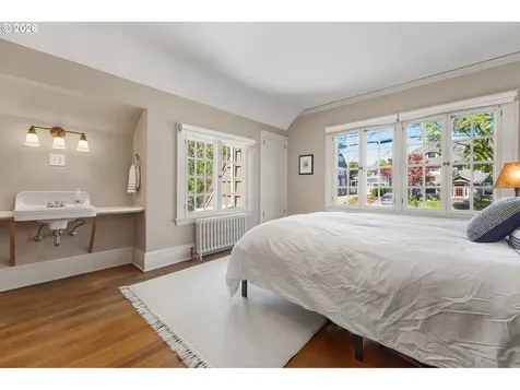 3574 E Burnside Street Portland OR 97214