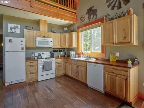 502 Loowit Lane Cougar WA 98616