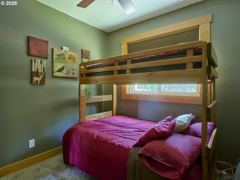 502 Loowit Lane Cougar WA 98616
