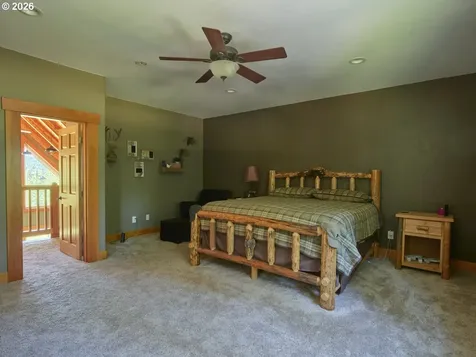 502 Loowit Lane Cougar WA 98616