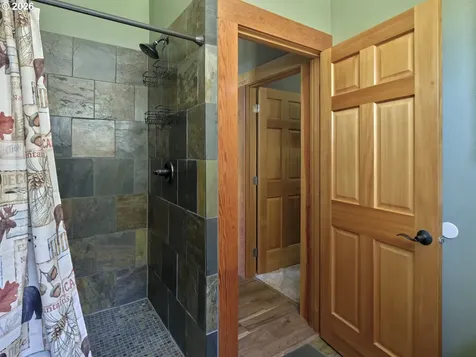 502 Loowit Lane Cougar WA 98616