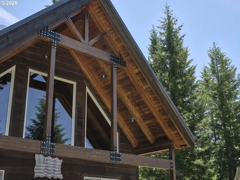 502 Loowit Lane Cougar WA 98616