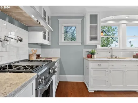 2440 SW Hoffman Avenue Portland OR 97201