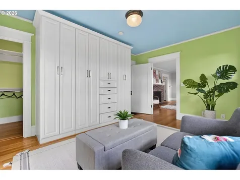 2440 SW Hoffman Avenue Portland OR 97201