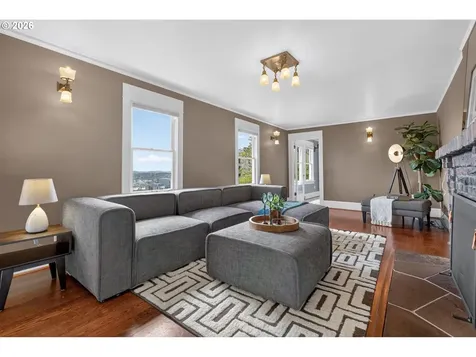 2440 SW Hoffman Avenue Portland OR 97201