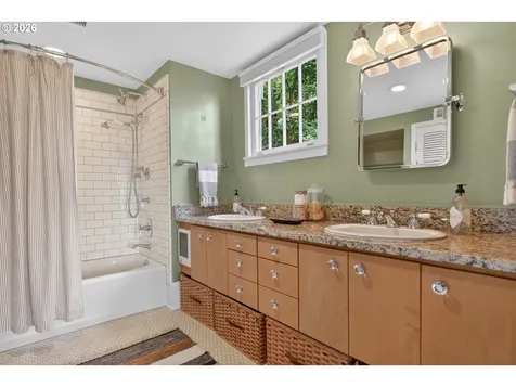 2440 SW Hoffman Avenue Portland OR 97201