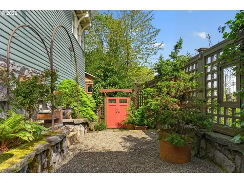 2440 SW Hoffman Avenue Portland OR 97201