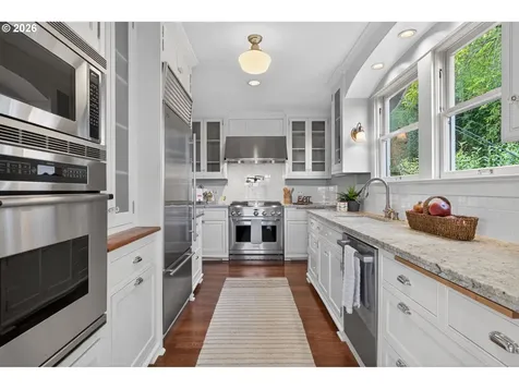 2440 SW Hoffman Avenue Portland OR 97201